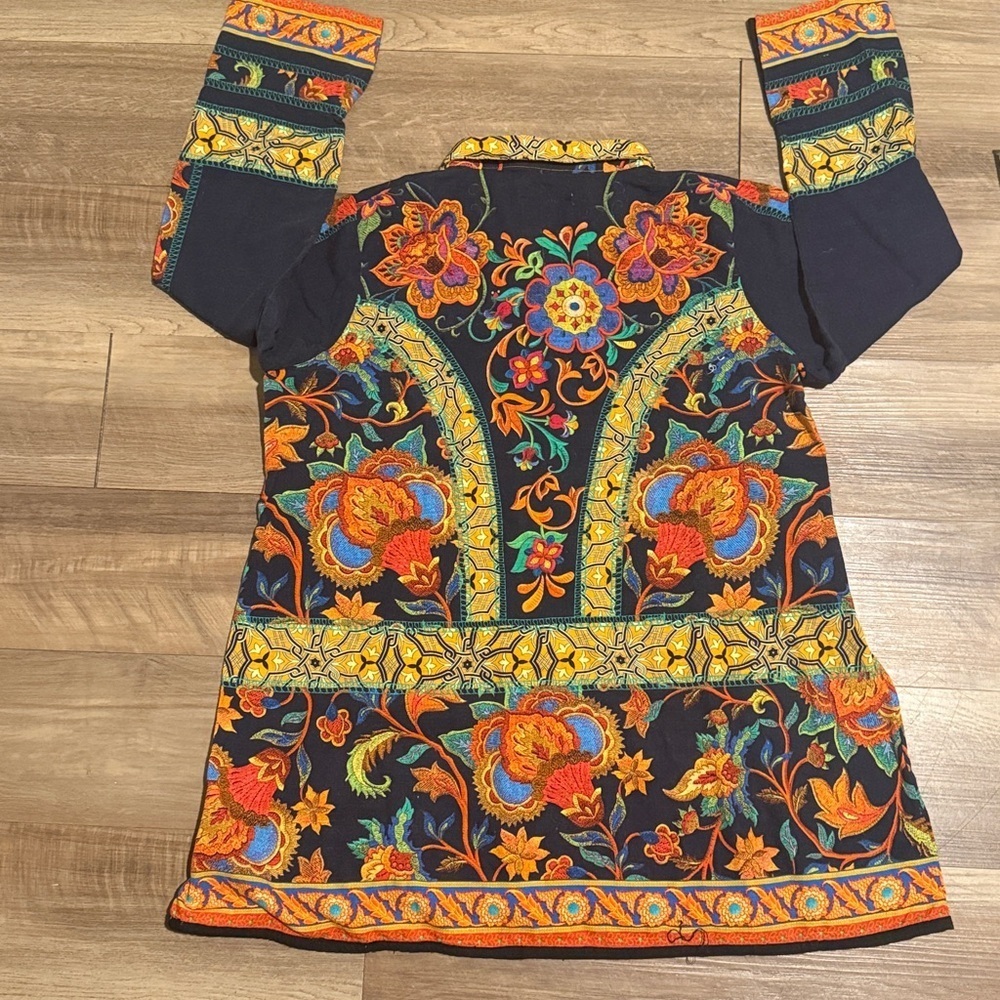 Women’s pullover printed blouse size Large by Pareesa Pret - Picture 5 of 5